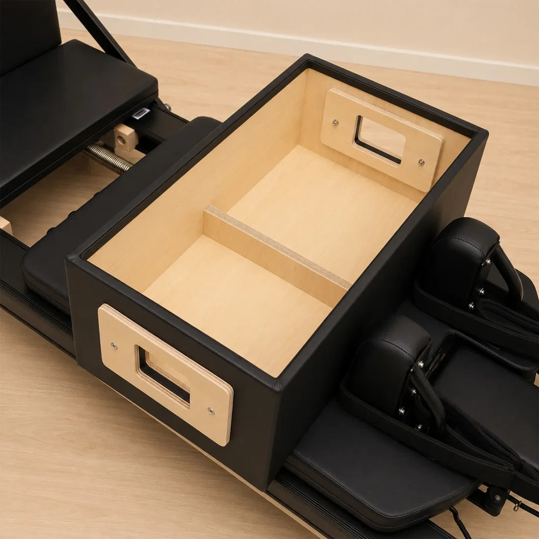 Eleno E2 Max black aluminium Pilates reformer – product image 8