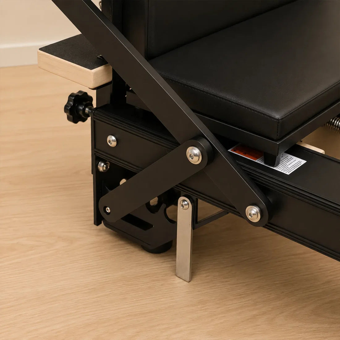 Eleno E2 Max black aluminium Pilates reformer – product image 7
