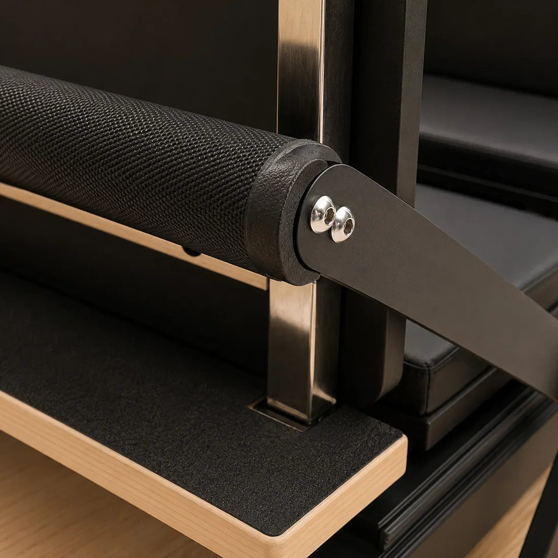 Eleno E2 Max black aluminium Pilates reformer – product image 6