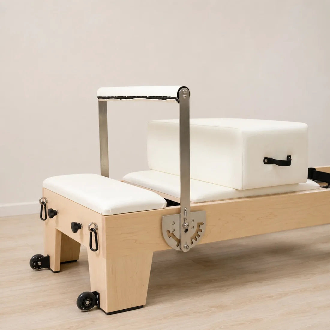 Eleno M4 Pro maple Pilates reformer in beige – product image 8